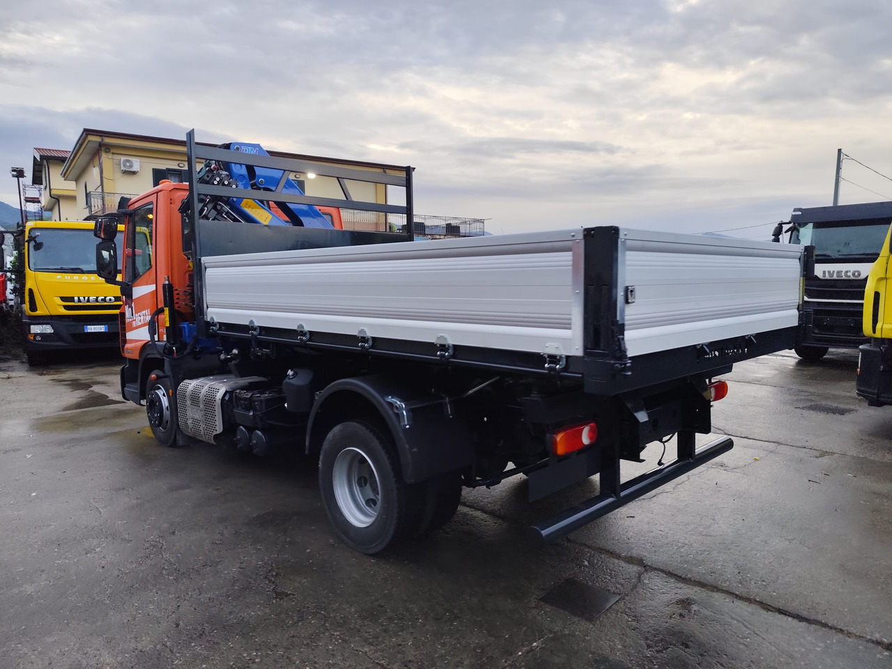 Samochod ciężarowy z HDS, Wywrotka IVECO EUROCARGO 120-90L: zdjęcie 19