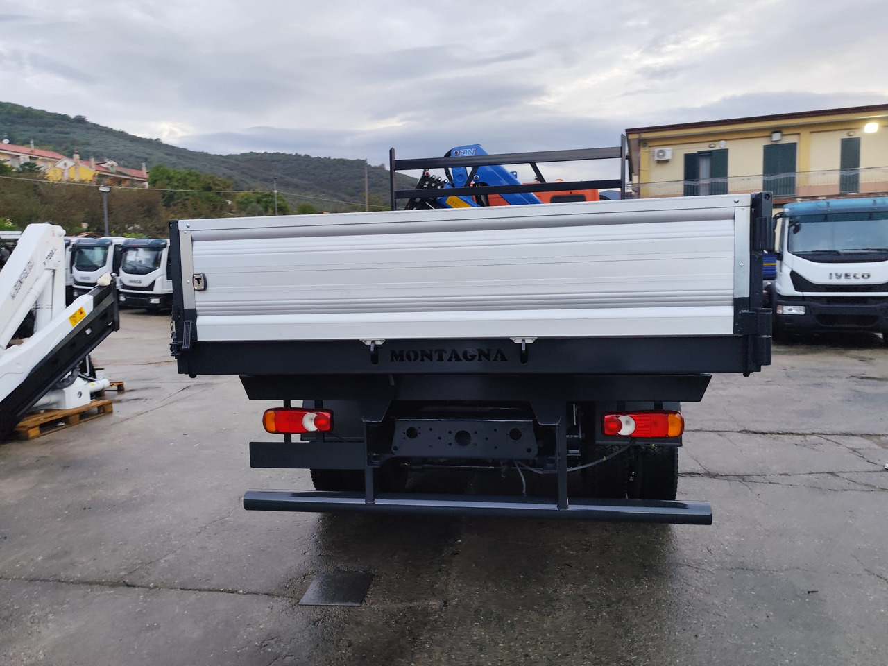 Samochod ciężarowy z HDS, Wywrotka IVECO EUROCARGO 120-90L: zdjęcie 25