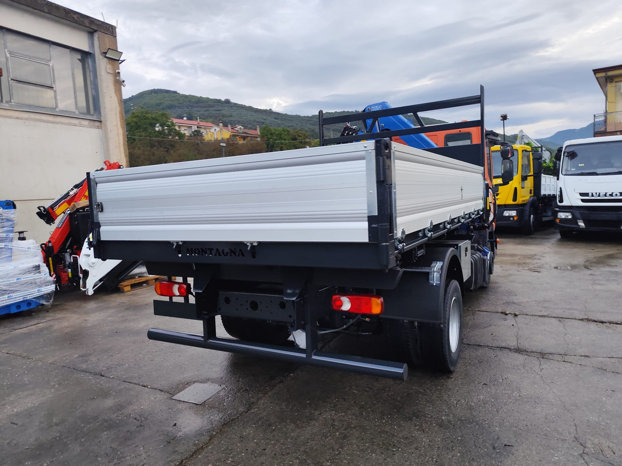 Samochod ciężarowy z HDS, Wywrotka IVECO EUROCARGO 120-90L: zdjęcie 26