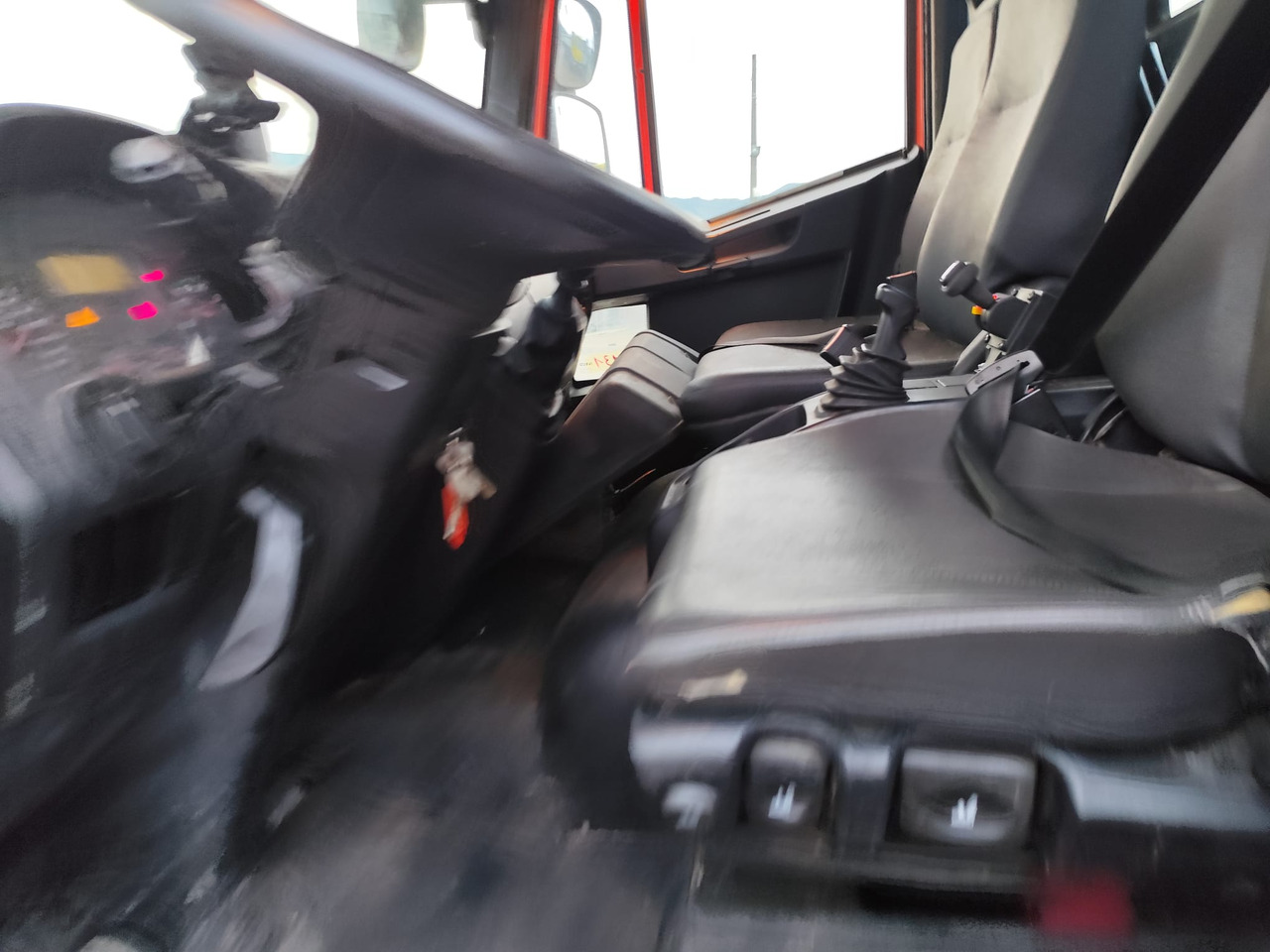 Samochod ciężarowy z HDS, Wywrotka IVECO EUROCARGO 120-90L: zdjęcie 15