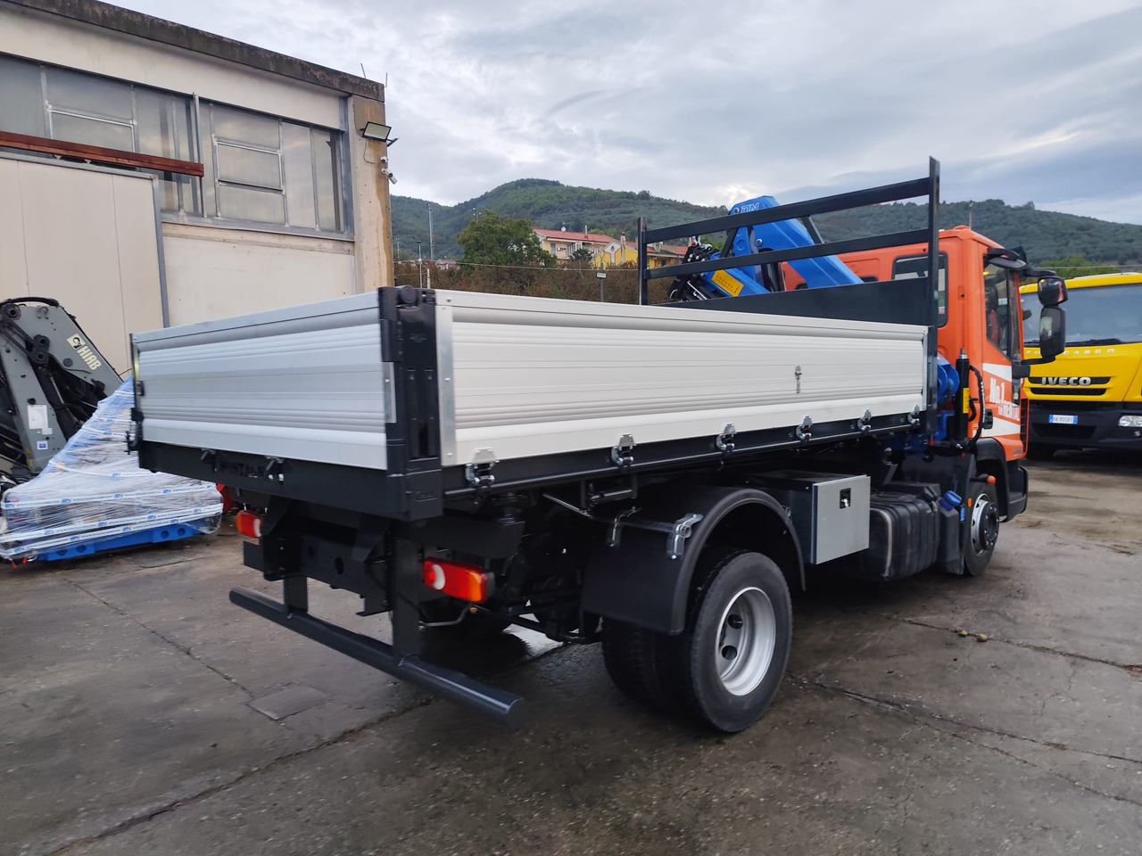 Samochod ciężarowy z HDS, Wywrotka IVECO EUROCARGO 120-90L: zdjęcie 27