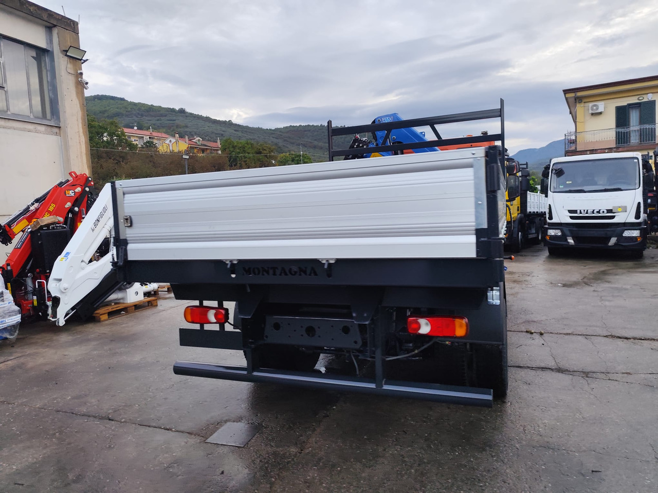 Samochod ciężarowy z HDS, Wywrotka IVECO EUROCARGO 120-90L: zdjęcie 24