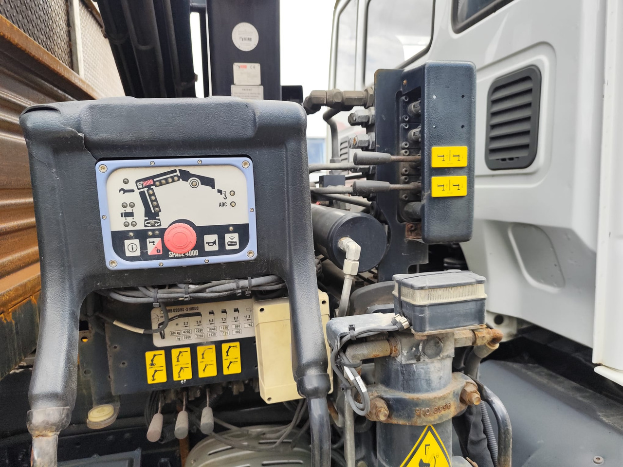 IVECO EUROCARGO 120E28 - Samochod ciężarowy z HDS, Wywrotka: zdjęcie 4 IVECO EUROCARGO 120E28 - Samochod ciężarowy z HDS, Wywrotka: zdjęcie 4