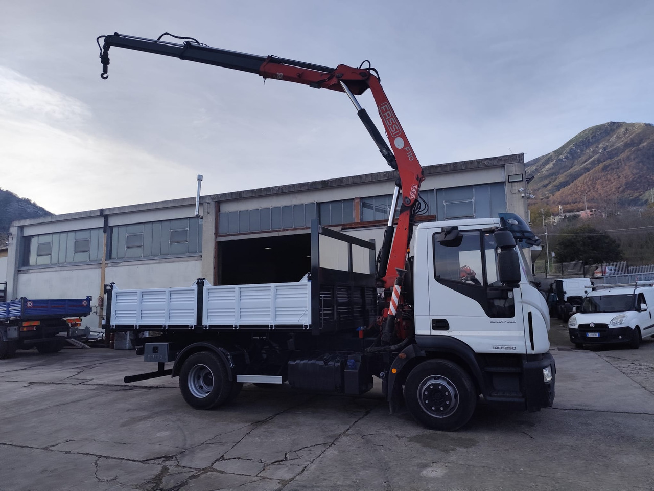 IVECO EUROCARGO 140-250 - Samochod ciężarowy z HDS: zdjęcie 5 IVECO EUROCARGO 140-250 - Samochod ciężarowy z HDS: zdjęcie 5