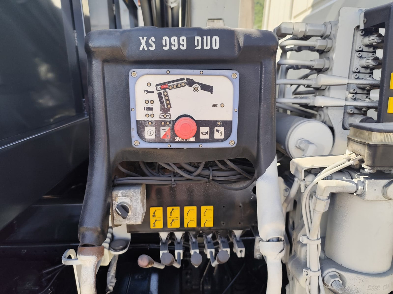 IVECO EUROCARGO 140-250 - Wywrotka, Samochod ciężarowy z HDS: zdjęcie 2 IVECO EUROCARGO 140-250 - Wywrotka, Samochod ciężarowy z HDS: zdjęcie 2