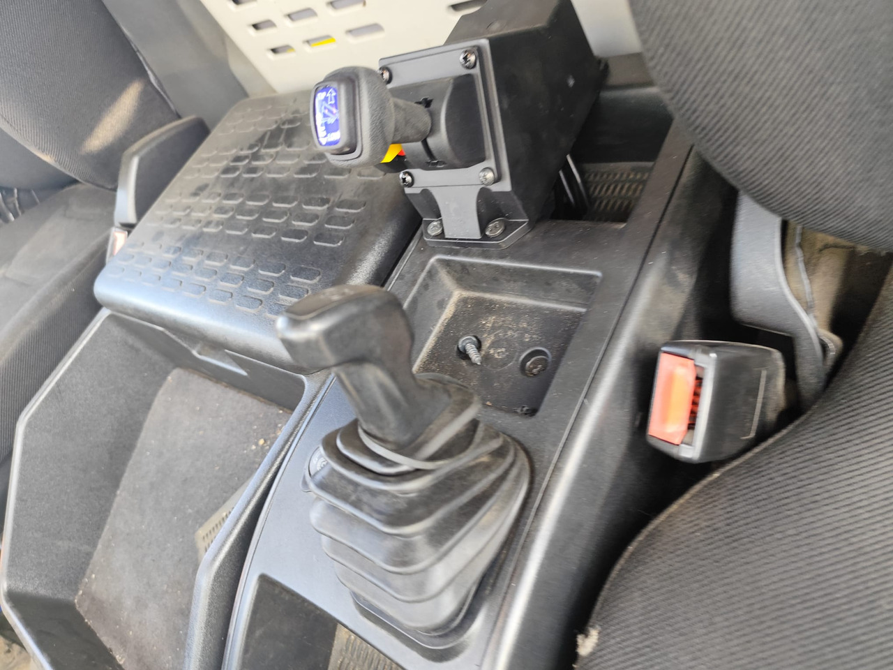 IVECO EUROCARGO 75-160 - Samochod ciężarowy z HDS: zdjęcie 5 IVECO EUROCARGO 75-160 - Samochod ciężarowy z HDS: zdjęcie 5