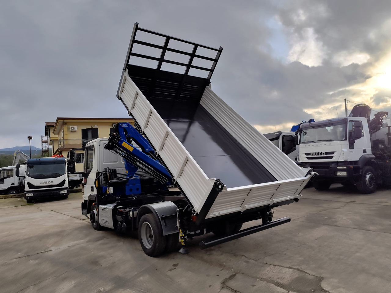 IVECO EUROCARGO 75-160 - Wywrotka, Samochod ciężarowy z HDS: zdjęcie 4 IVECO EUROCARGO 75-160 - Wywrotka, Samochod ciężarowy z HDS: zdjęcie 4