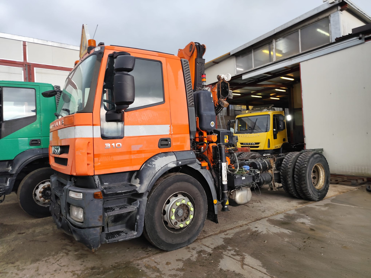 IVECO STRALIS 190S31 - Samochod ciężarowy z HDS: zdjęcie 1 IVECO STRALIS 190S31 - Samochod ciężarowy z HDS: zdjęcie 1