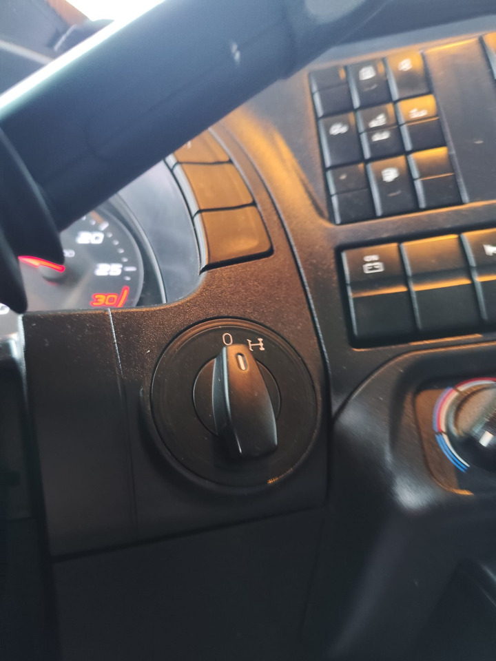 IVECO STRALIS AD 260S31 XP - Ciężarówka hakowiec: zdjęcie 4 IVECO STRALIS AD 260S31 XP - Ciężarówka hakowiec: zdjęcie 4