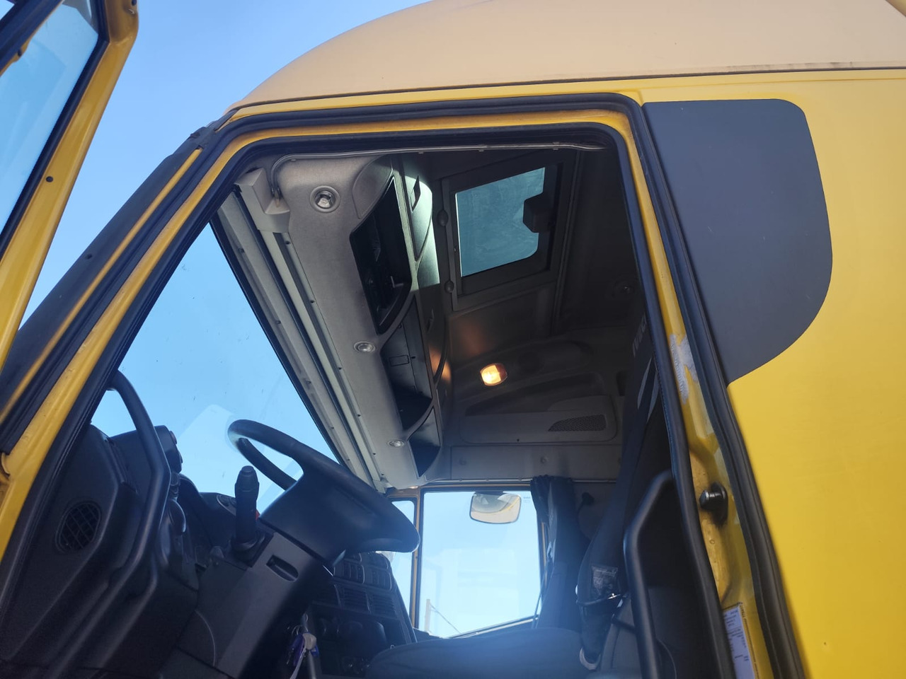 IVECO STRALIS CUBE AD260S42 - Samochód ciężarowy skrzyniowy/ Platforma: zdjęcie 2 IVECO STRALIS CUBE AD260S42 - Samochód ciężarowy skrzyniowy/ Platforma: zdjęcie 2