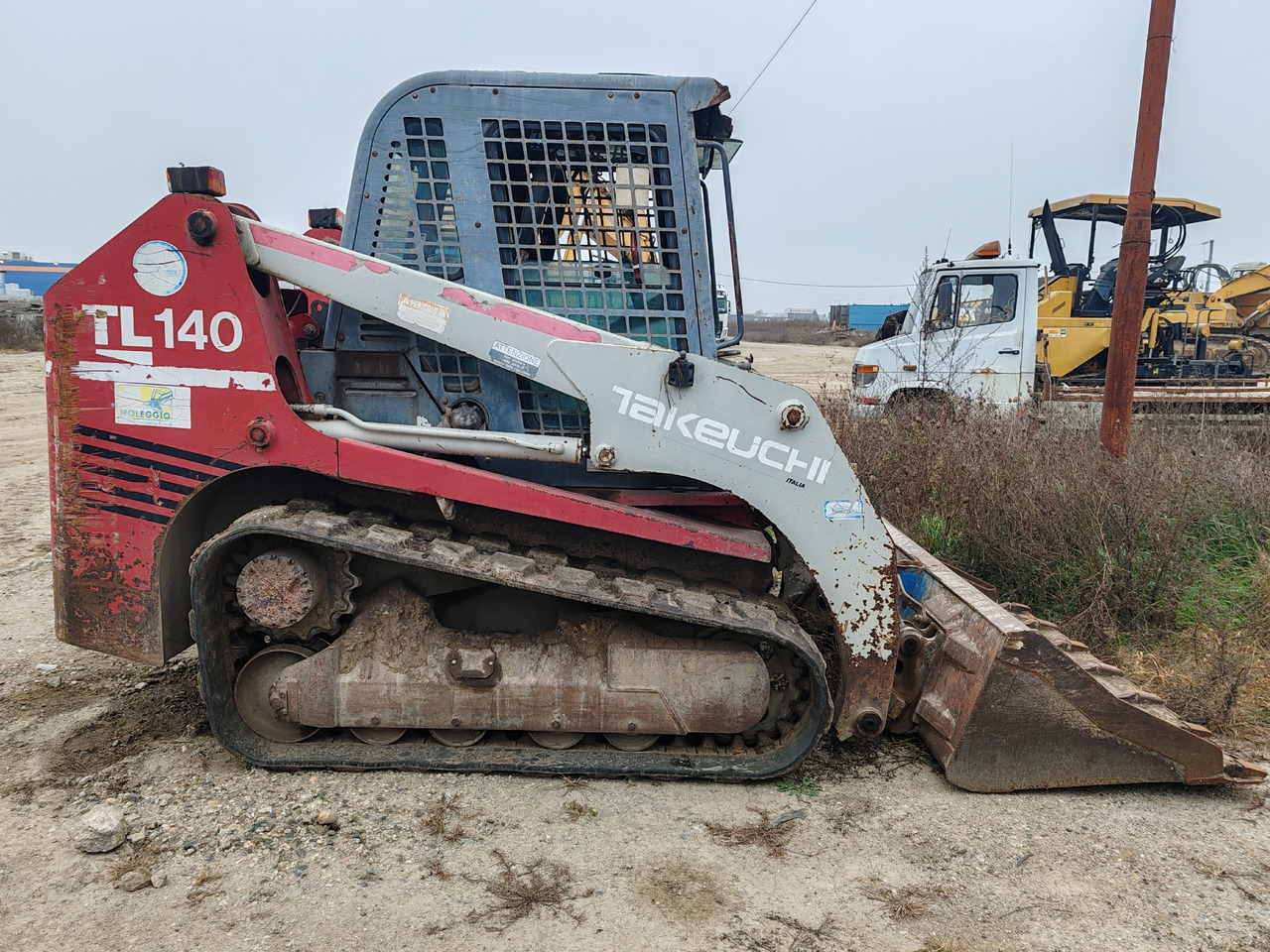 Takeuchi TL140 - Miniładowarka gąsienicowa: zdjęcie 4 Takeuchi TL140 - Miniładowarka gąsienicowa: zdjęcie 4