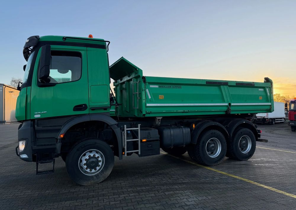 Mercedes-Benz AROCS 3345/6x6/ Wywrotka Miller Bordmatic - Wywrotka: zdjęcie 2 Mercedes-Benz AROCS 3345/6x6/ Wywrotka Miller Bordmatic - Wywrotka: zdjęcie 2