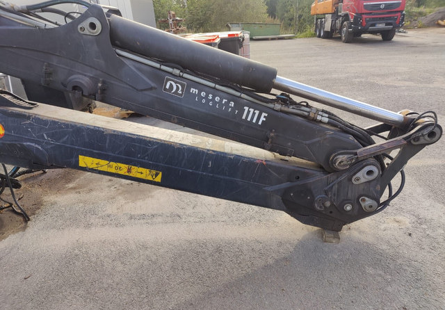 LogliftMesera / Loglift F111FT Sähköohjattu - Żuraw przeładunkowy: zdjęcie 5 LogliftMesera / Loglift F111FT Sähköohjattu - Żuraw przeładunkowy: zdjęcie 5