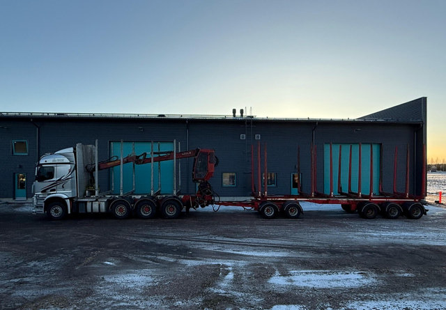 Mercedes-BenzArocs 8x4 - Samochód do drewna, Samochod ciężarowy z HDS: zdjęcie 3 Mercedes-BenzArocs 8x4 - Samochód do drewna, Samochod ciężarowy z HDS: zdjęcie 3