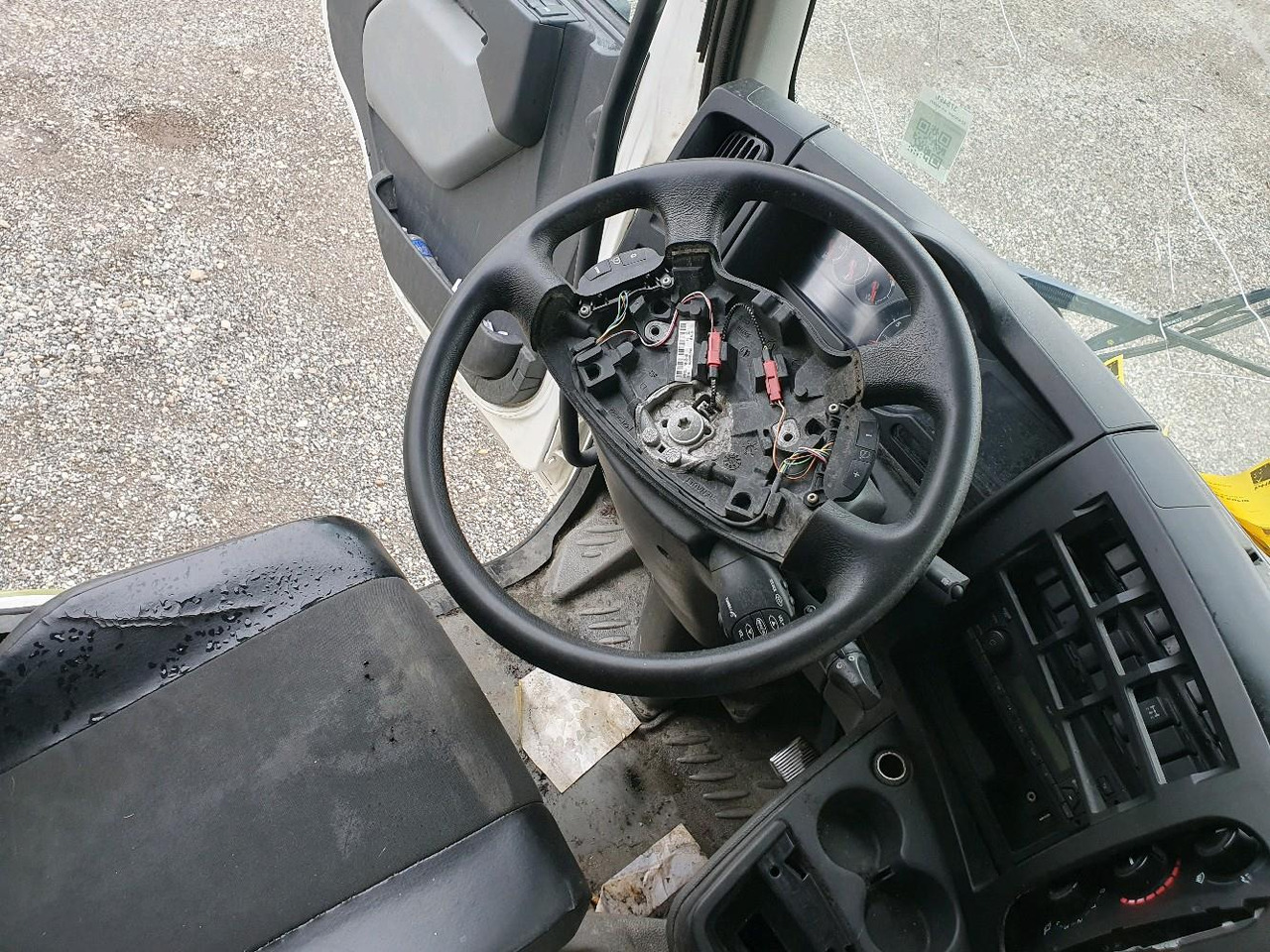 Samochód ciężarowy furgon RENAULT D 12 DTI 215: zdjęcie 12 Samochód ciężarowy furgon RENAULT D 12 DTI 215: zdjęcie 12