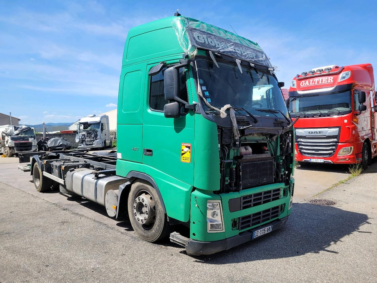 VOLVO FH12 420 GLOBETROTTER - Ciężarówka kontenerowiec/ System wymienny: zdjęcie 1 VOLVO FH12 420 GLOBETROTTER - Ciężarówka kontenerowiec/ System wymienny: zdjęcie 1