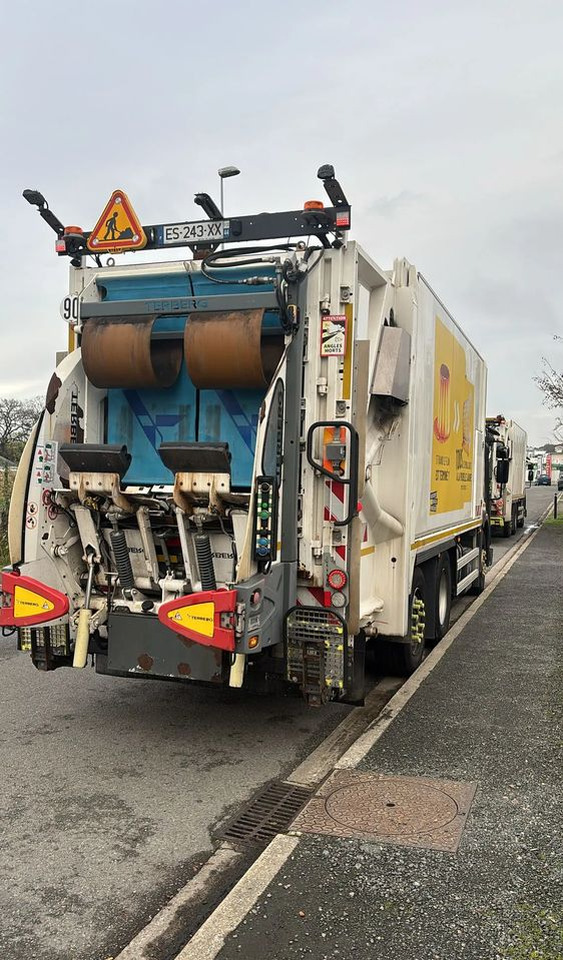 Renault D26 ŚMIECIARKA - Śmieciarka: zdjęcie 3 Renault D26 ŚMIECIARKA - Śmieciarka: zdjęcie 3