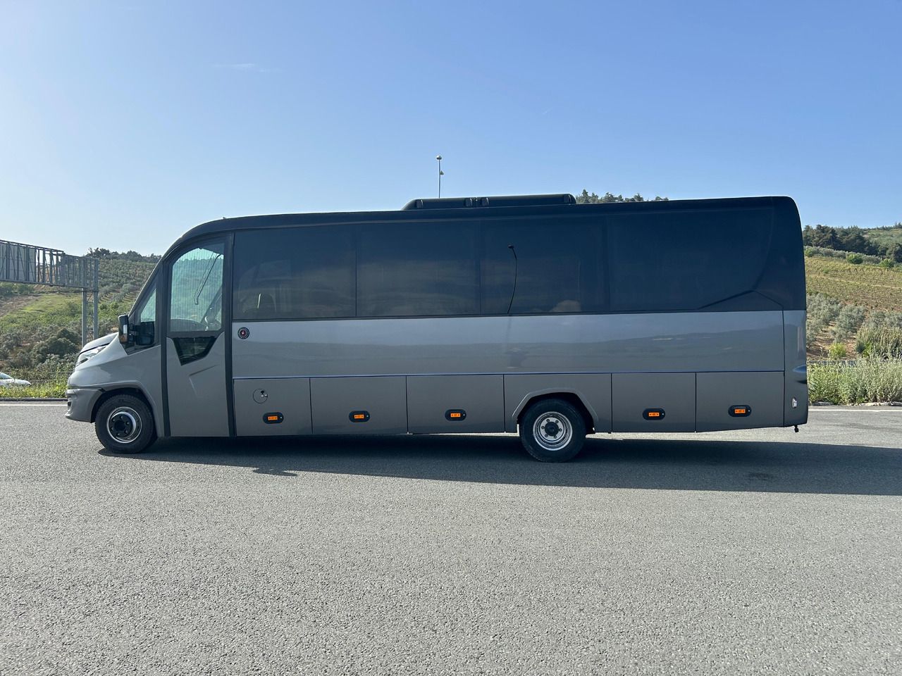 IVECO DAILY - RIGHT HAND DRIVE TOURISTIC VEHICLE - Turystyczny autobus: zdjęcie 5 IVECO DAILY - RIGHT HAND DRIVE TOURISTIC VEHICLE - Turystyczny autobus: zdjęcie 5