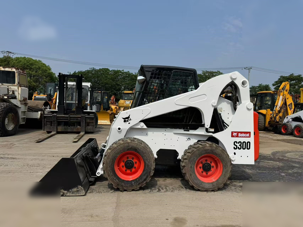 BOBCAT S300 - Miniładowarka: zdjęcie 1 BOBCAT S300 - Miniładowarka: zdjęcie 1