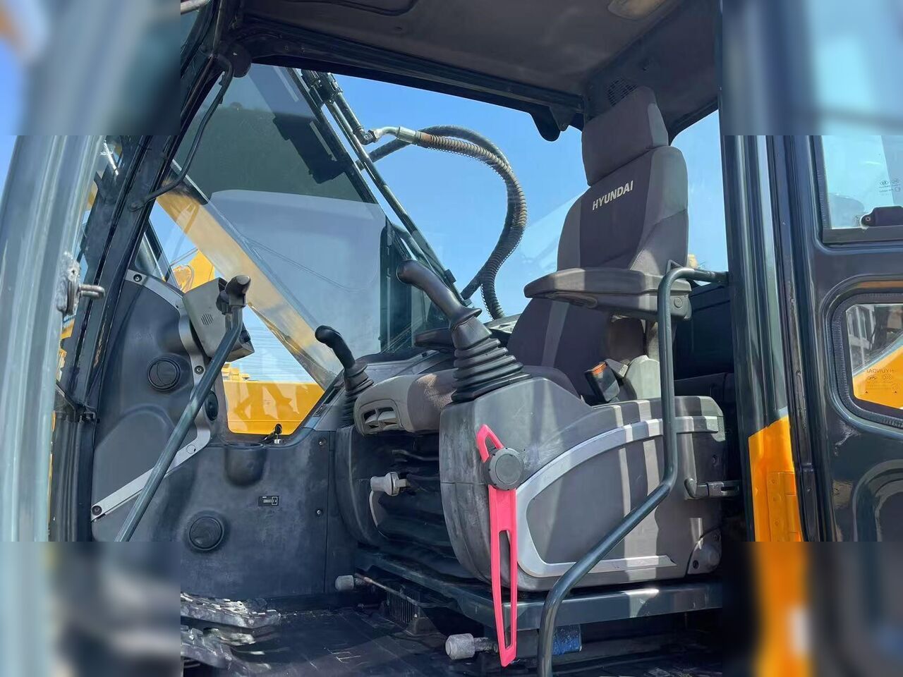 HYUNDAI ROBEX 220 LC-9S - Koparka gąsienicowa: zdjęcie 3 HYUNDAI ROBEX 220 LC-9S - Koparka gąsienicowa: zdjęcie 3