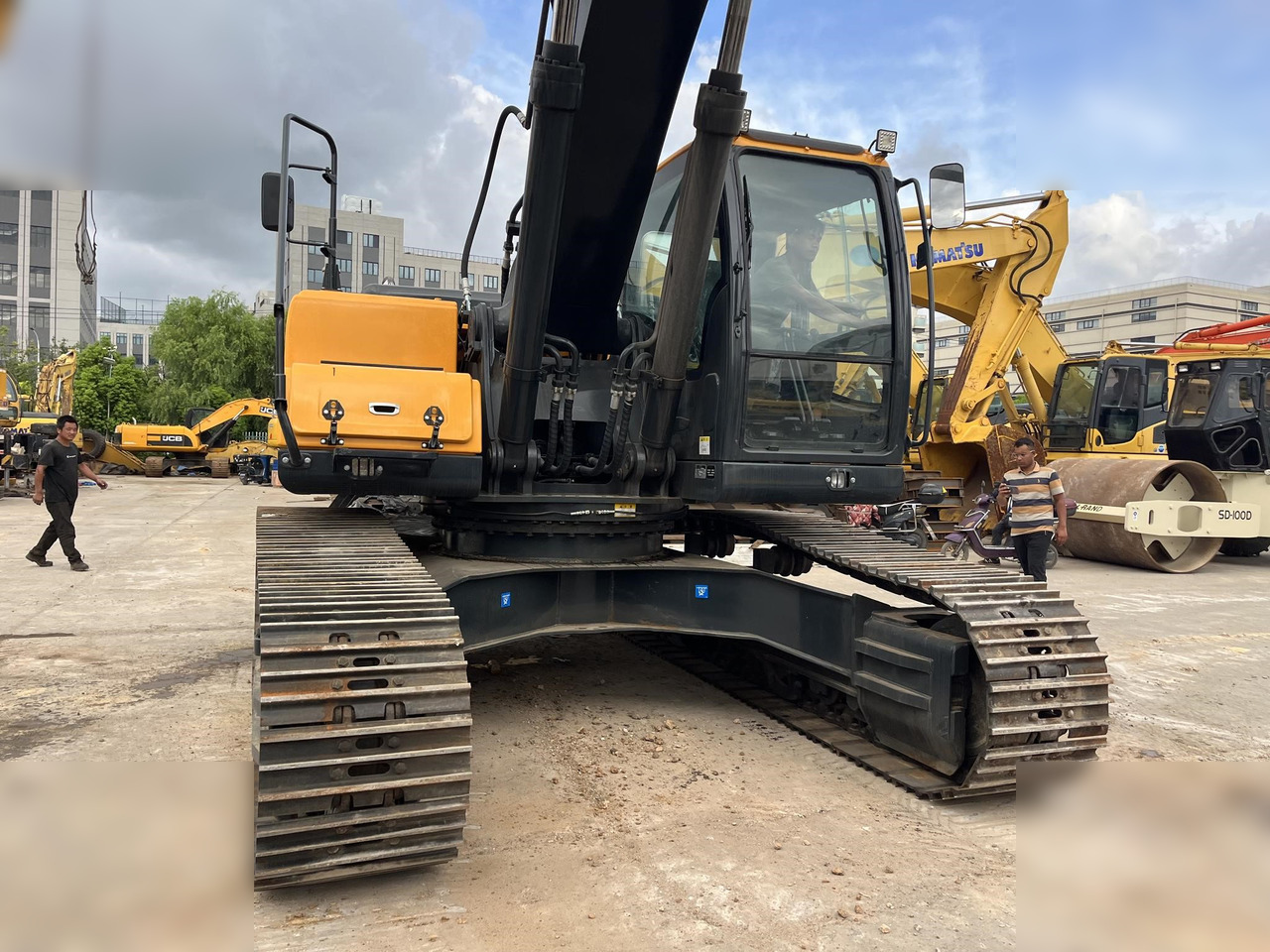 HYUNDAI ROBEX 300 LC-9 - Koparka gąsienicowa: zdjęcie 4 HYUNDAI ROBEX 300 LC-9 - Koparka gąsienicowa: zdjęcie 4