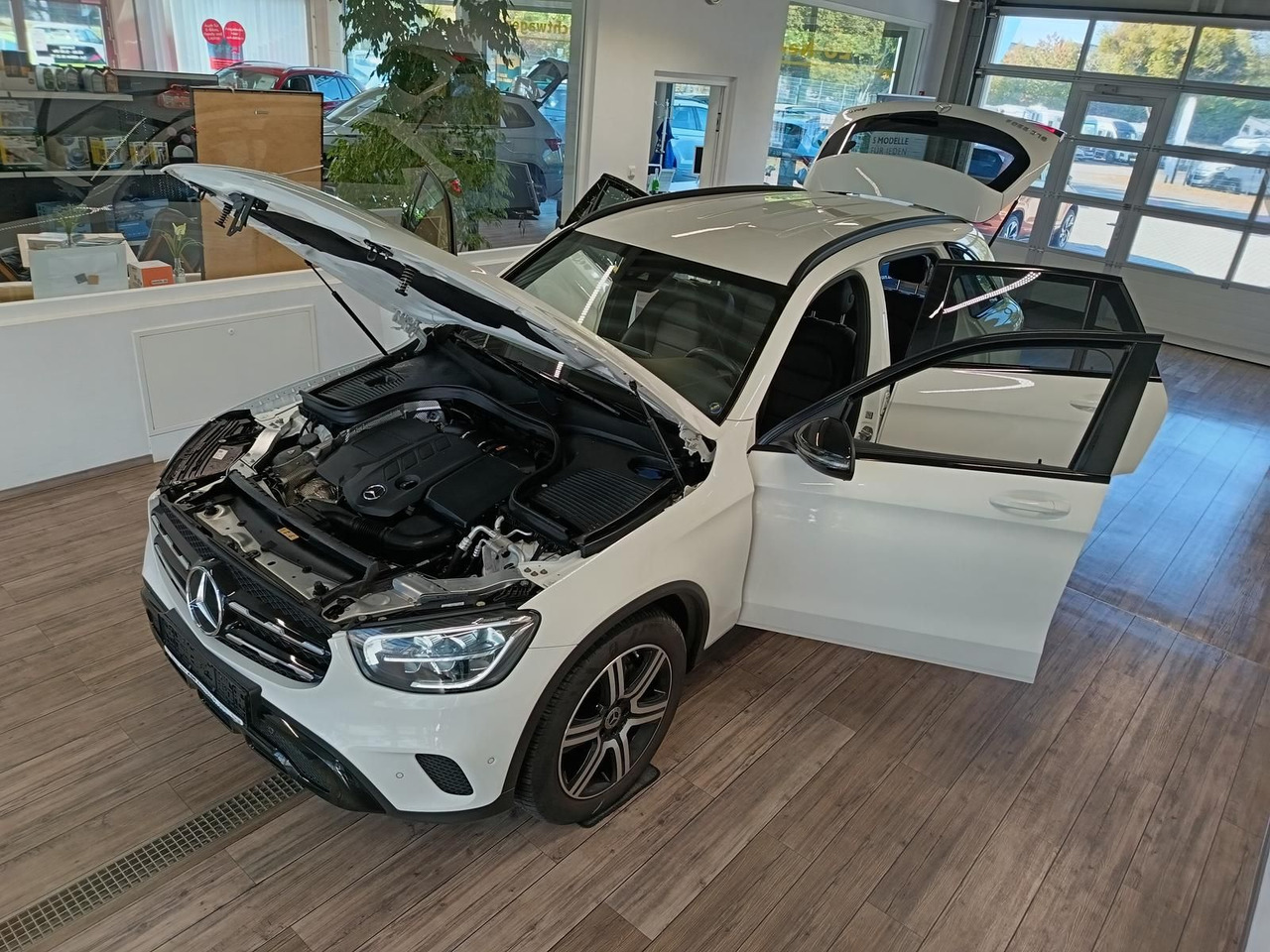 Mercedes-Benz GLC 220d AMG Line 4MATIC*AHK*NAVI*LED*R-KAM*DAB* - SUV: zdjęcie 2 Mercedes-Benz GLC 220d AMG Line 4MATIC*AHK*NAVI*LED*R-KAM*DAB* - SUV: zdjęcie 2