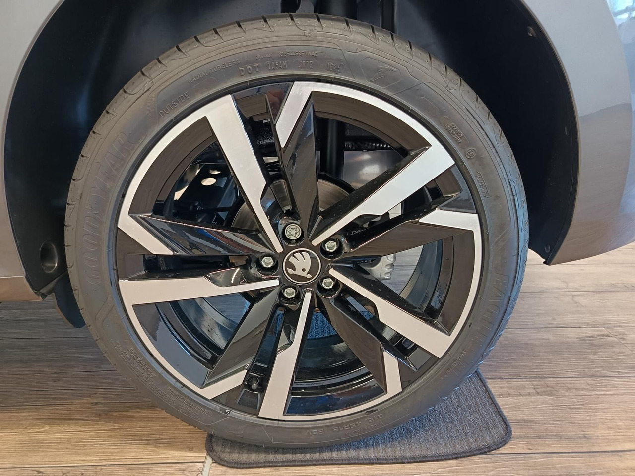 SUV Skoda Kamiq Monte Carlo 1,5 TSI DSG*AHK*PANO*LED*ACC*: zdjęcie 24 SUV Skoda Kamiq Monte Carlo 1,5 TSI DSG*AHK*PANO*LED*ACC*: zdjęcie 24