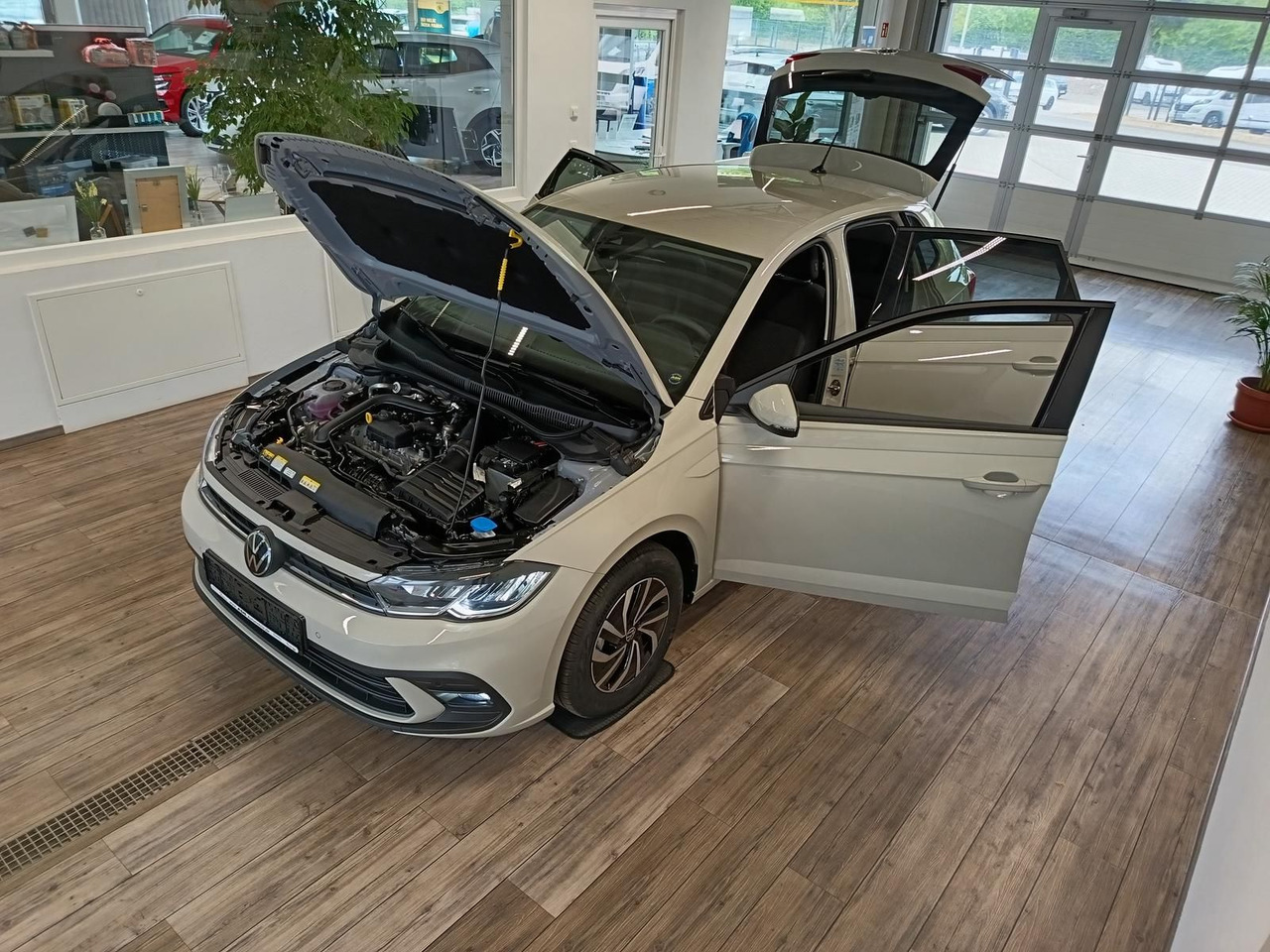 Volkswagen Polo Life 1.0 TSI 70kW DSG*LED*ACC*R-KAM*DAB*PDC - Samochód osobowy: zdjęcie 2 Volkswagen Polo Life 1.0 TSI 70kW DSG*LED*ACC*R-KAM*DAB*PDC - Samochód osobowy: zdjęcie 2