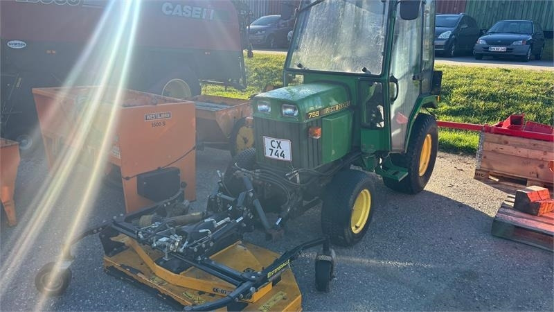 John Deere 755 Kompakt traktor - Ciągnik komunalny: zdjęcie 1 John Deere 755 Kompakt traktor - Ciągnik komunalny: zdjęcie 1