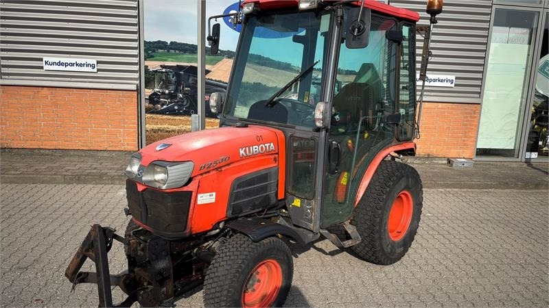 Kubota B2530 HST B2530 - Ciągnik komunalny: zdjęcie 1 Kubota B2530 HST B2530 - Ciągnik komunalny: zdjęcie 1