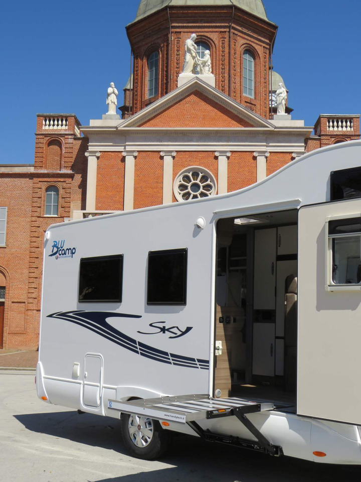 Nowy Kamper z alkową Fiat Ducato RETRACTABLE PLATFORM (300KG CAPACITY): zdjęcie 8