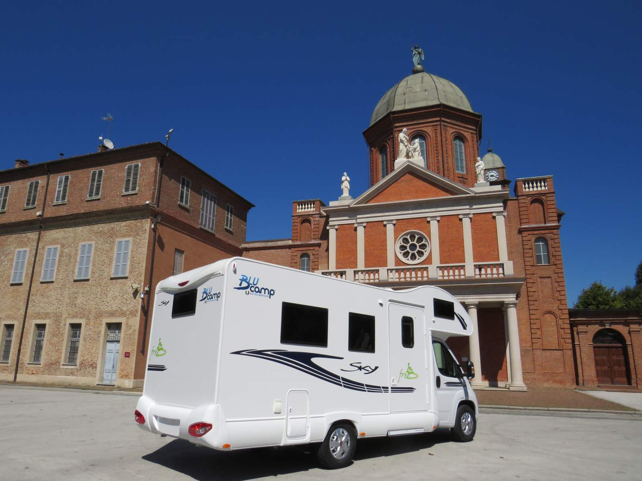 Nowy Kamper z alkową Fiat Ducato RETRACTABLE PLATFORM (300KG CAPACITY): zdjęcie 6