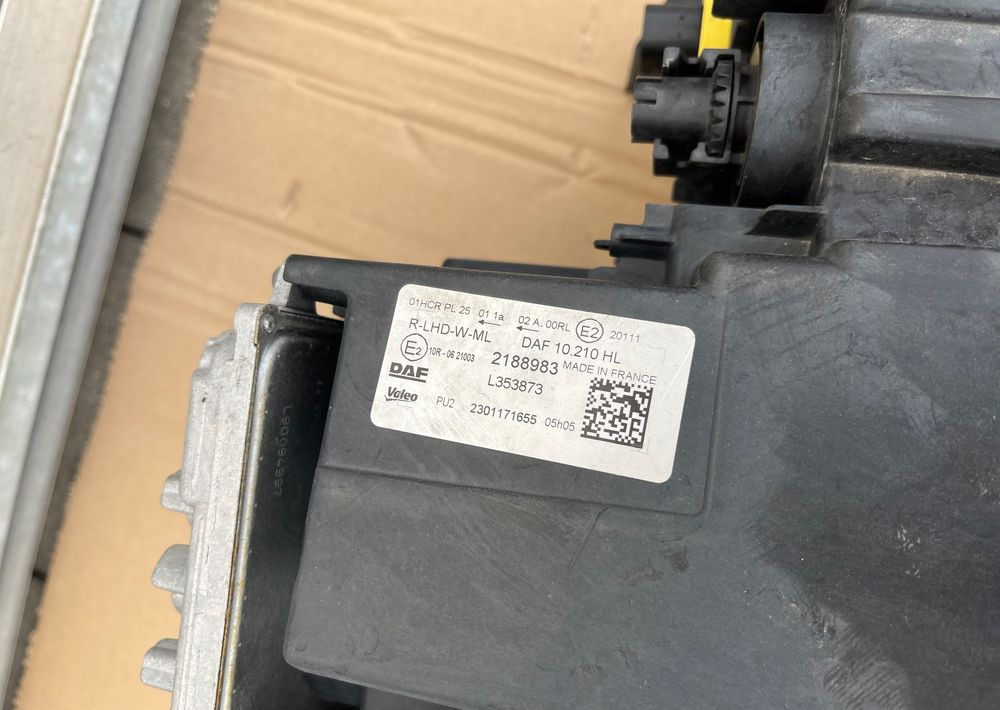 Lamp LED DAF XG XG+ XF prawa reflektor oryginał - Oświetlenie do Samochodów ciężarowych: zdjęcie 3 Lamp LED DAF XG XG+ XF prawa reflektor oryginał - Oświetlenie do Samochodów ciężarowych: zdjęcie 3