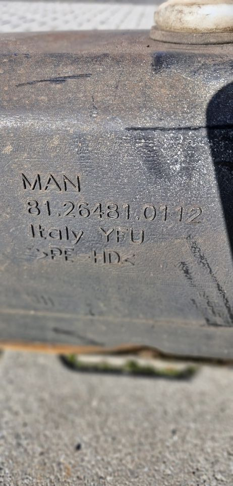 MAN TG3 TGX TGS ZBIORNICZEK PŁYNU DO SPRYSKIWACZY 81.26481.0112 - Wycieraczka do Samochodów ciężarowych: zdjęcie 2 MAN TG3 TGX TGS ZBIORNICZEK PŁYNU DO SPRYSKIWACZY 81.26481.0112 - Wycieraczka do Samochodów ciężarowych: zdjęcie 2