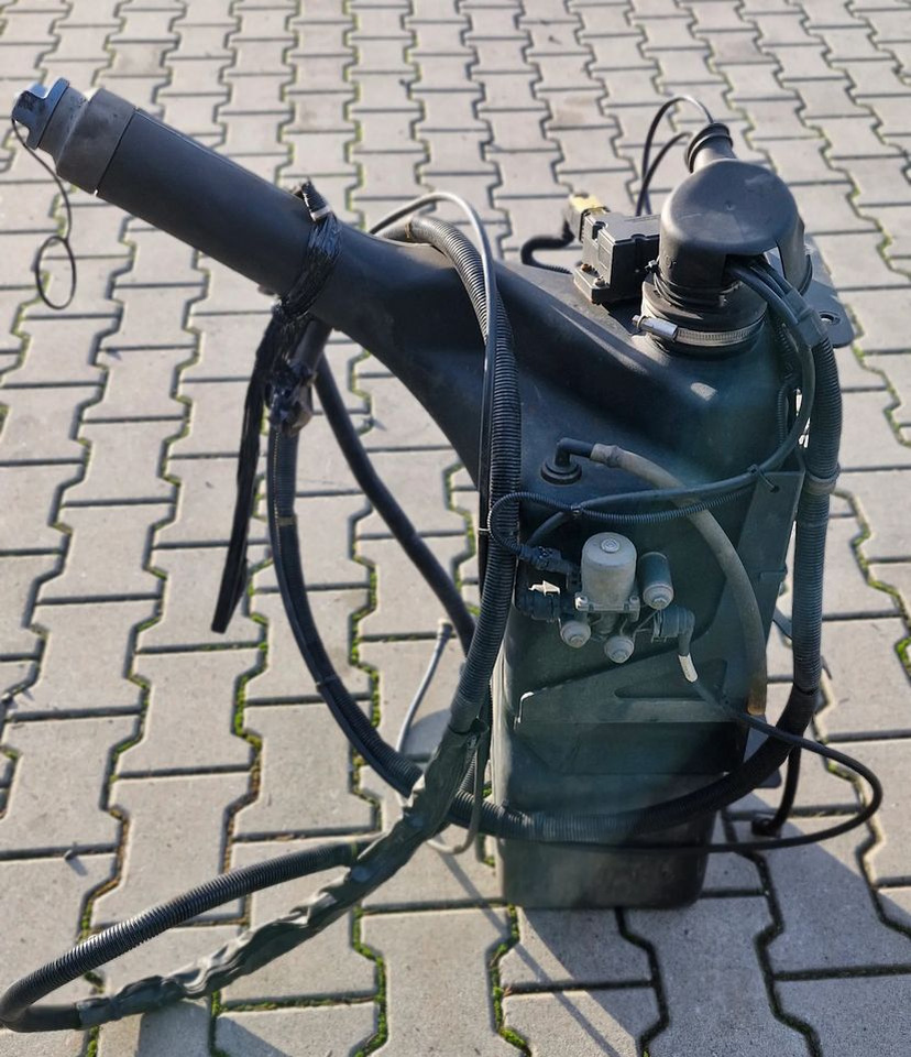 MAN TG3 TGX ZBIORNIK ADBLUE 81.15402-5037 - Układ paliwowy: zdjęcie 1 MAN TG3 TGX ZBIORNIK ADBLUE 81.15402-5037 - Układ paliwowy: zdjęcie 1