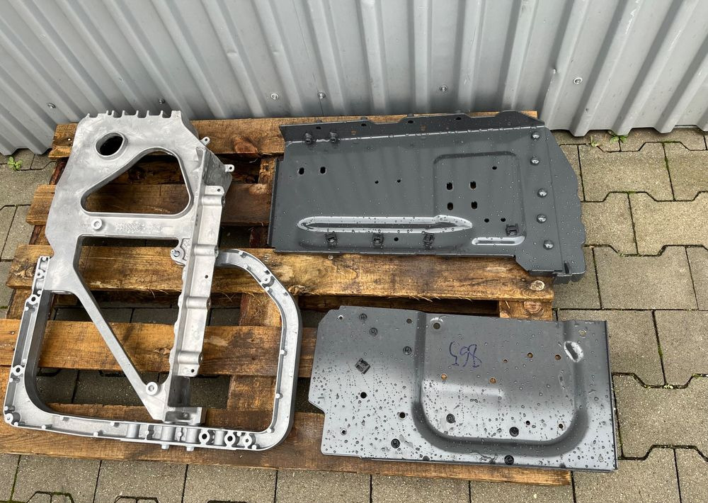 Mocowanie skrzynki na akumulatory Volvo FH 5 euro 6 NOWE wspornik - Nadwozie i zewnętrzne elementy do Samochodów ciężarowych: zdjęcie 1 Mocowanie skrzynki na akumulatory Volvo FH 5 euro 6 NOWE wspornik - Nadwozie i zewnętrzne elementy do Samochodów ciężarowych: zdjęcie 1