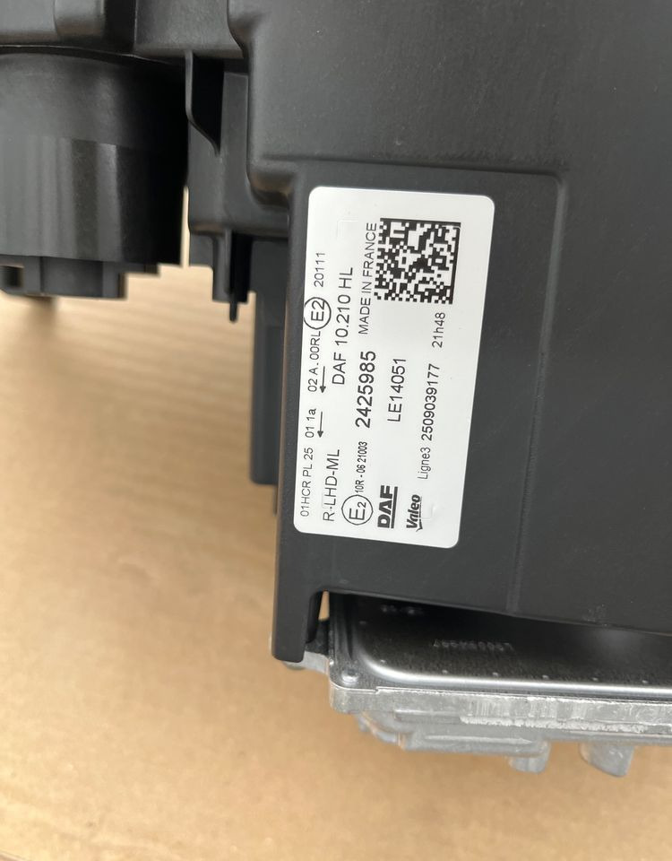 NOWE lampy LED DAF XG XG+ XF reflektor oryginał lampa NOWA - Oświetlenie do Samochodów ciężarowych: zdjęcie 2 NOWE lampy LED DAF XG XG+ XF reflektor oryginał lampa NOWA - Oświetlenie do Samochodów ciężarowych: zdjęcie 2