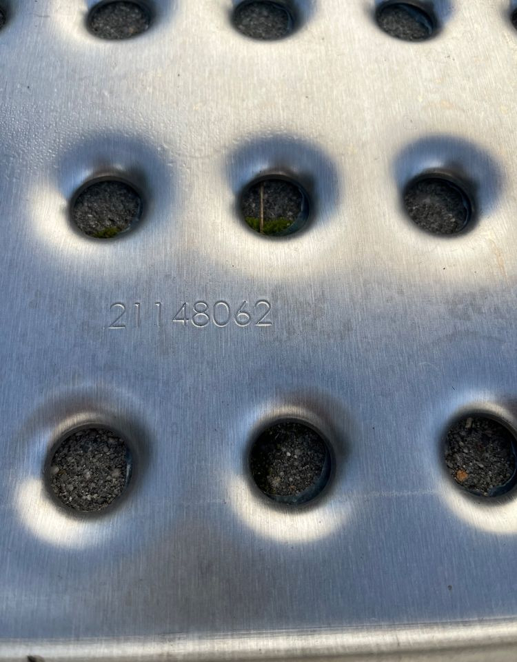 Podest zbiornika Volvo FH FM NOWY pokrywa płyta - Nadwozie i zewnętrzne elementy do Samochodów ciężarowych: zdjęcie 3 Podest zbiornika Volvo FH FM NOWY pokrywa płyta - Nadwozie i zewnętrzne elementy do Samochodów ciężarowych: zdjęcie 3