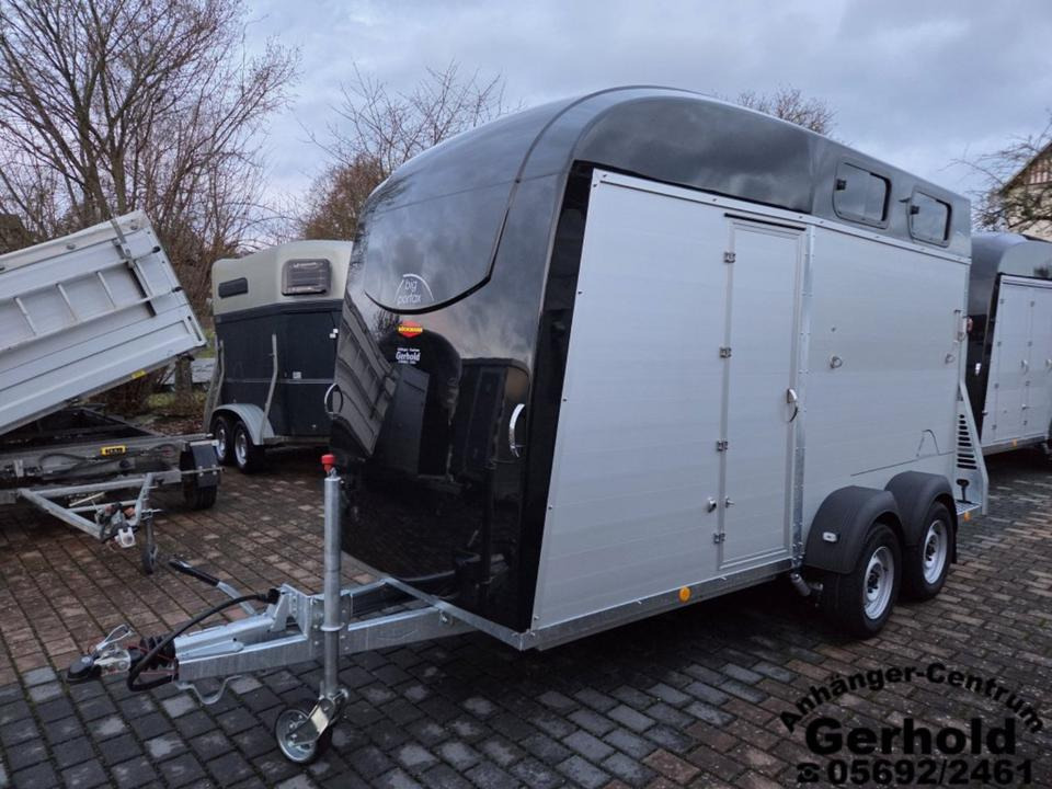 Böckmann Pferdeanhänger Big Portax WCF Vorb. Videokamera - Przyczepa do przewozu koni: zdjęcie 2 Böckmann Pferdeanhänger Big Portax WCF Vorb. Videokamera - Przyczepa do przewozu koni: zdjęcie 2