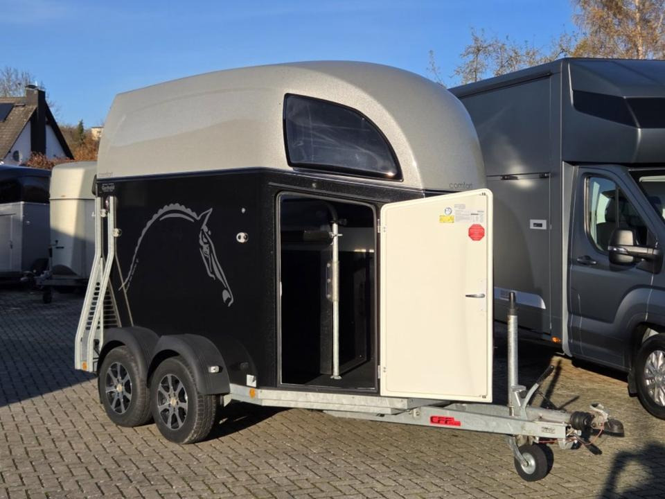 Böckmann Pferdeanhänger, Comfort, Alub. Sattelk. 100 km/h, top - Przyczepa do przewozu koni: zdjęcie 2 Böckmann Pferdeanhänger, Comfort, Alub. Sattelk. 100 km/h, top - Przyczepa do przewozu koni: zdjęcie 2