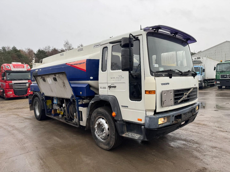 Volvo FL 6 - 220 (11000 L / 2 COMPARTMENTS / 18 TON / MANUAL GEARBOX / PERFECT) - Samochód ciężarowy cysterna: zdjęcie 3 Volvo FL 6 - 220 (11000 L / 2 COMPARTMENTS / 18 TON / MANUAL GEARBOX / PERFECT) - Samochód ciężarowy cysterna: zdjęcie 3