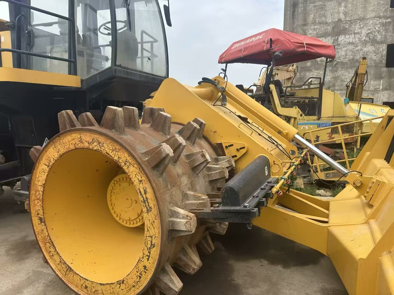 CATERPILLAR 6G - Kompaktor: zdjęcie 2 CATERPILLAR 6G - Kompaktor: zdjęcie 2