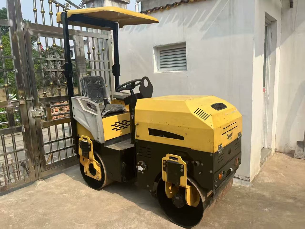 Double-drum vibratory mini roller - Walec: zdjęcie 1 Double-drum vibratory mini roller - Walec: zdjęcie 1