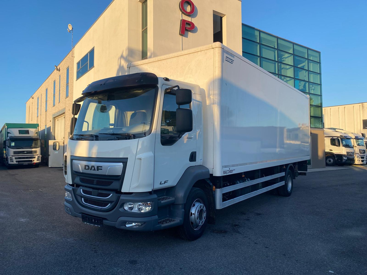 DAF LF 260 FA - Samochód ciężarowy furgon: zdjęcie 1 DAF LF 260 FA - Samochód ciężarowy furgon: zdjęcie 1