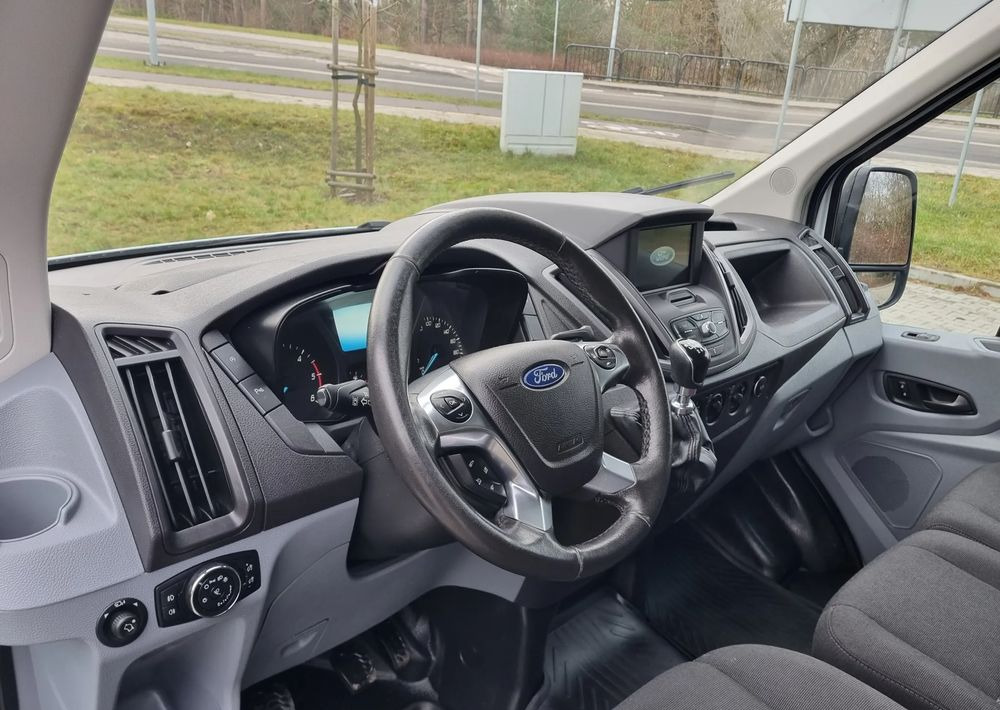 Mały samochód dostawczy Ford Transit: zdjęcie 14