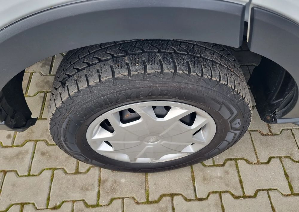 Mały samochód dostawczy Ford Transit: zdjęcie 21