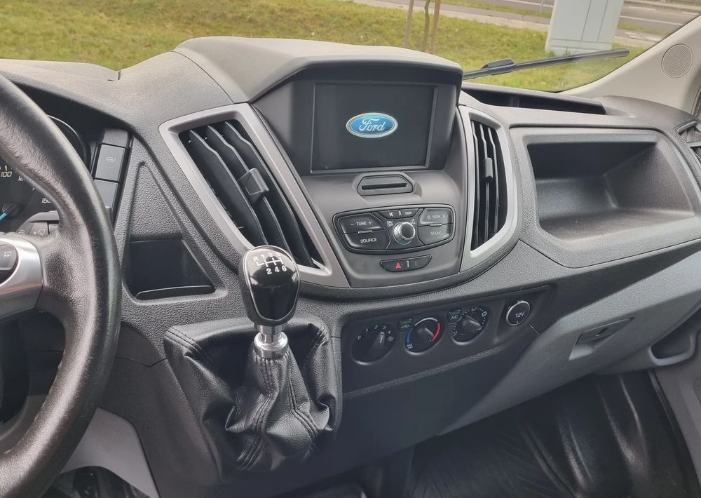 Mały samochód dostawczy Ford Transit: zdjęcie 16
