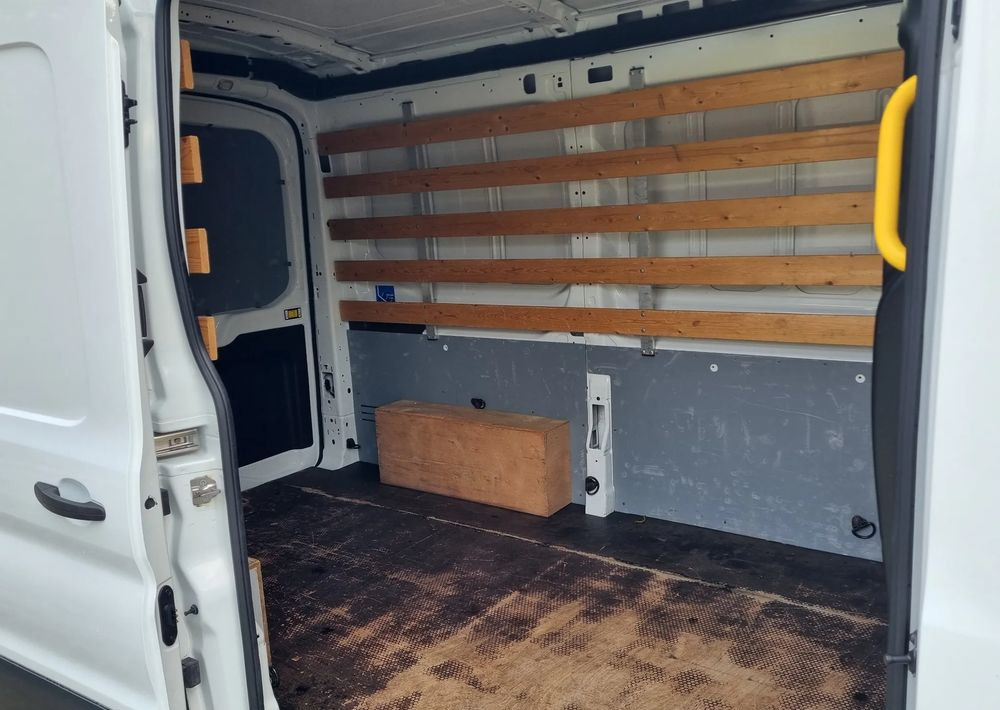 Mały samochód dostawczy Ford Transit: zdjęcie 23