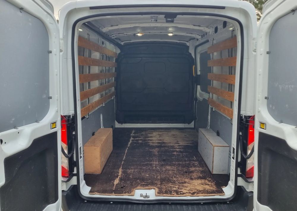 Mały samochód dostawczy Ford Transit: zdjęcie 8