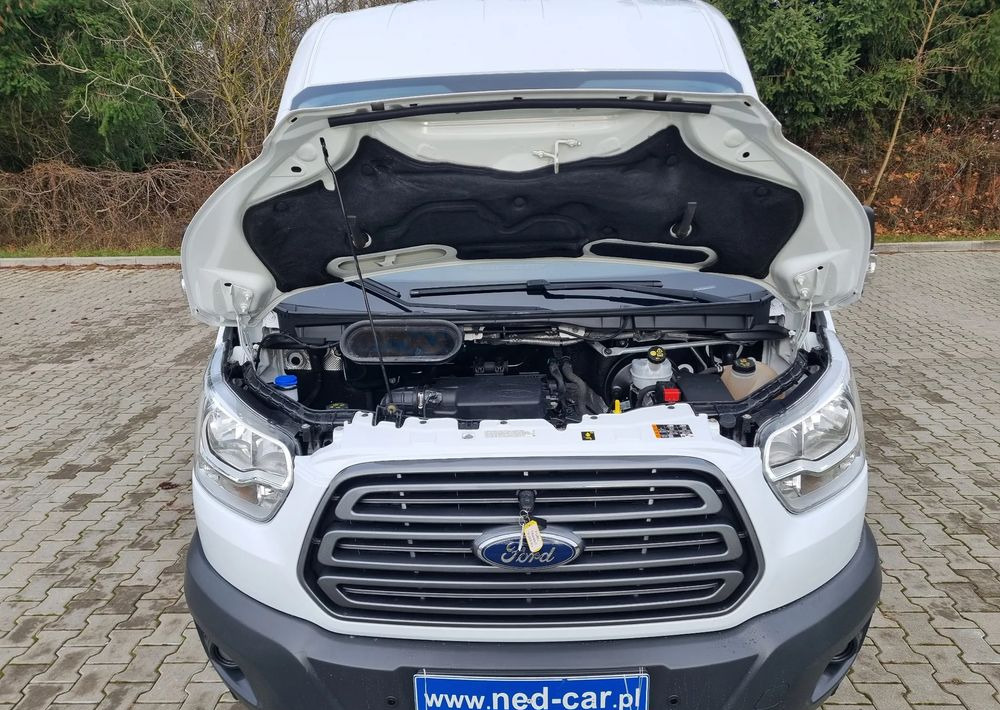 Mały samochód dostawczy Ford Transit: zdjęcie 24